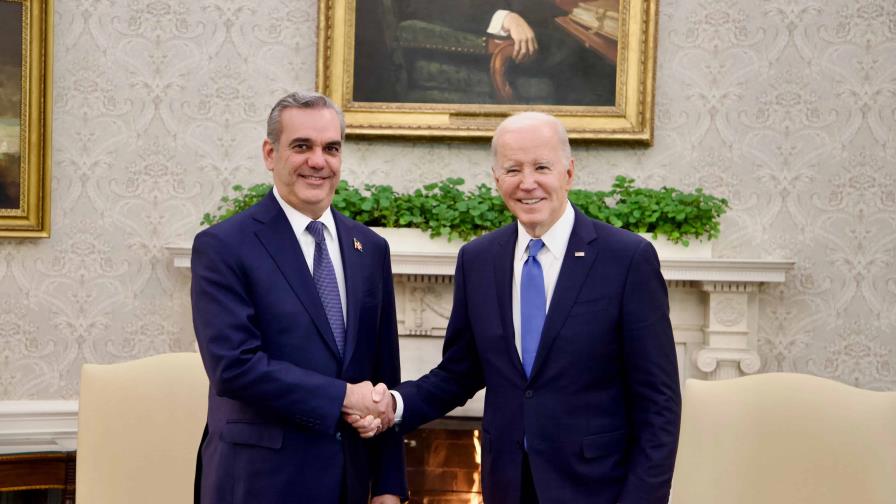 Vista de los presidentes de Estados Unidos, Joe Biden, y de República Dominicana, Luis Abinader, durante una reunión en la Casa Blanca.